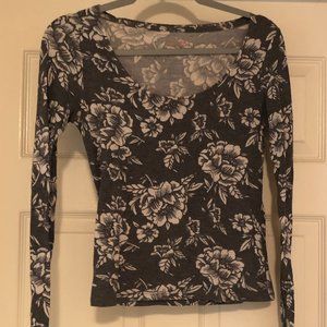 Mudd Gray and White Floral Long Sleeved Crop Top Adult Small